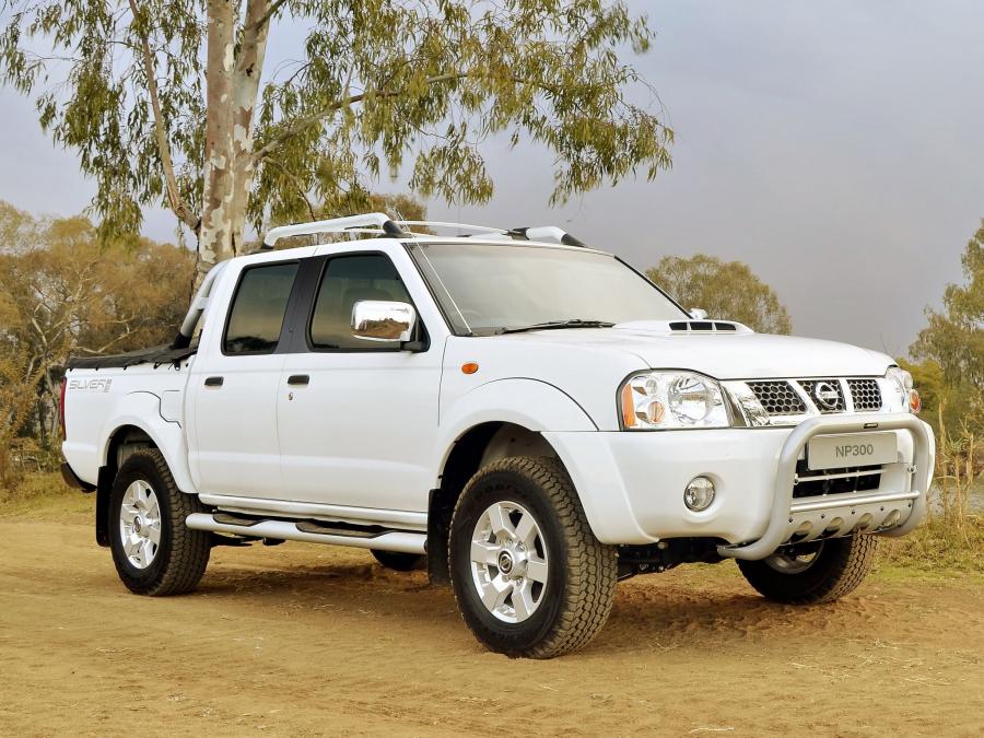  Nissan NP300 Hardbody Silver Double Cab 2013 года  (фото 3 из 4)